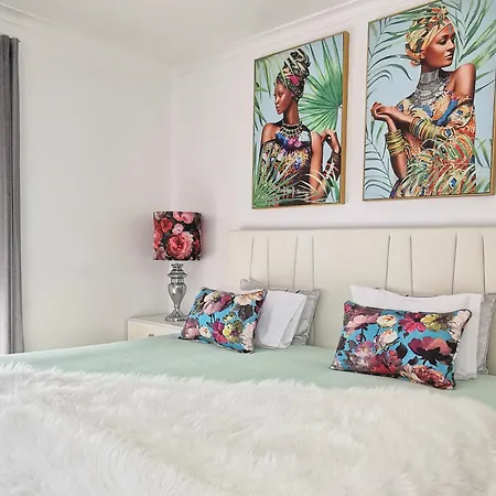 Rickyguesthouse 4* 나자레